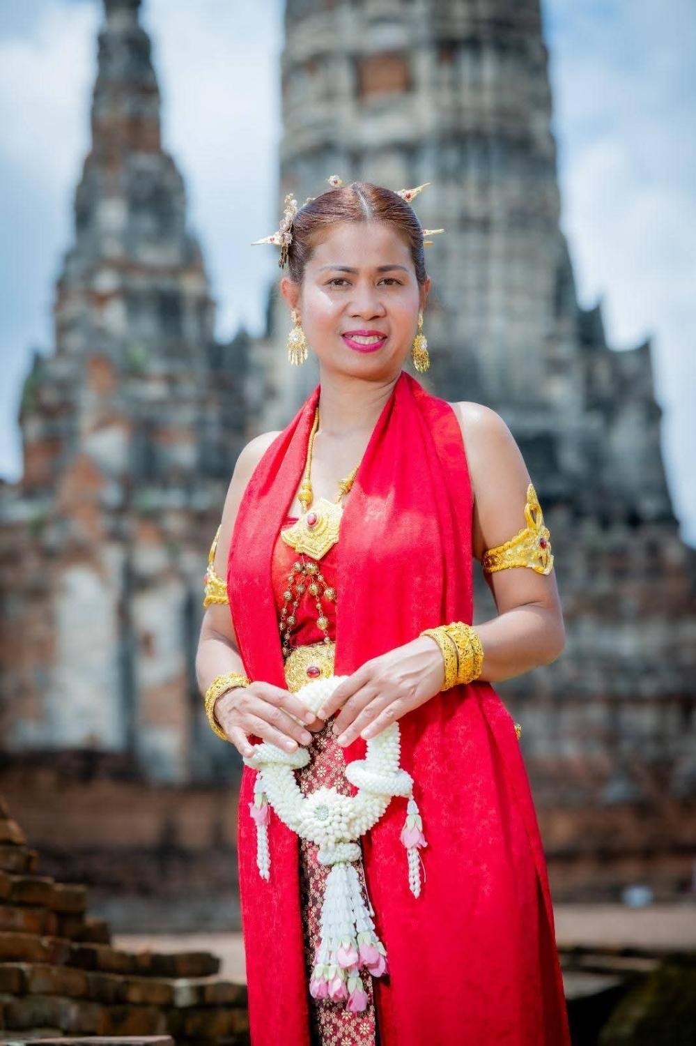 Phanni Botta in traditioneller Tracht mit Malai – Porträt